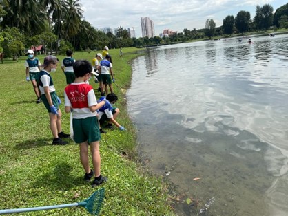 Pupils picking up litter around the vicinity.