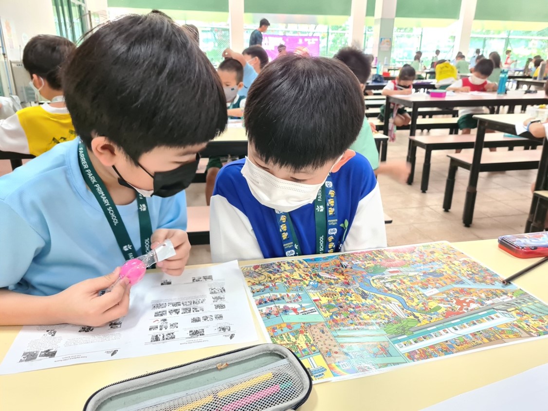 Pupils examining a puzzle to identify the different ways Total Defence can be put into action.